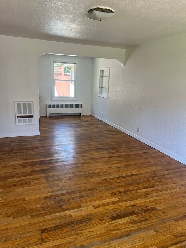 Foto del edificio - 130 SW Canyon Dr
