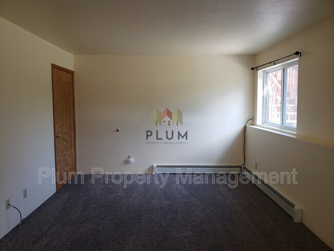 Building Photo - 1310 S 1st St W