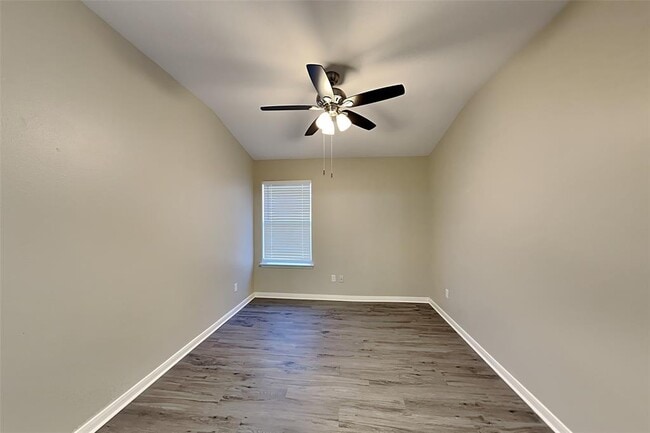 Building Photo - 10835 Barker View Dr