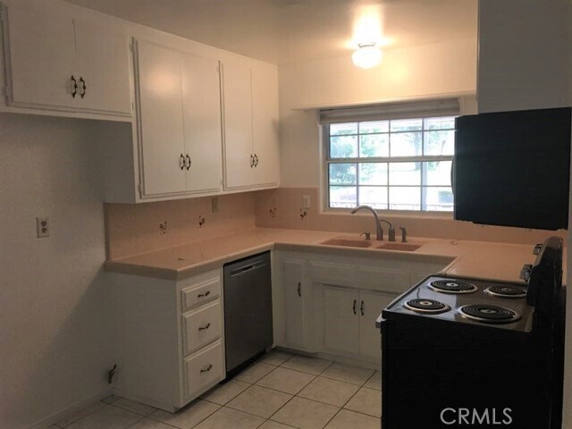 Building Photo - 11921 Peach Tree Rd