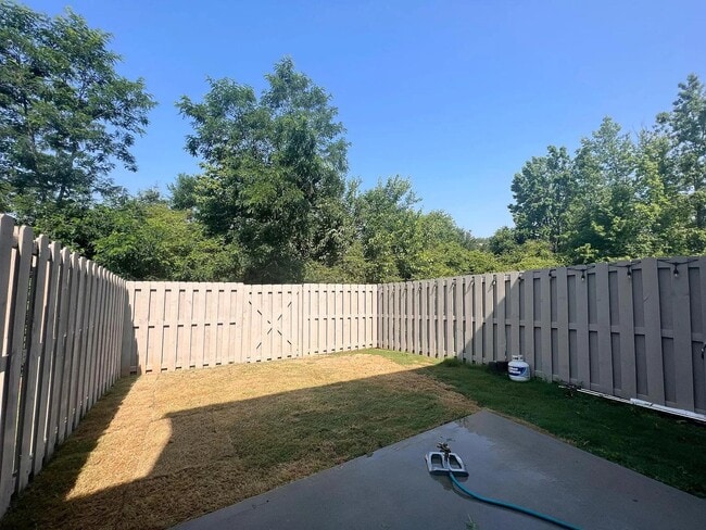 Building Photo - 131 Lilywood Ct