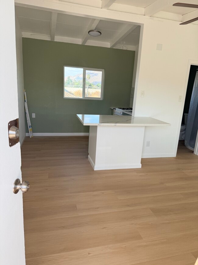 Foto del edificio - 13690 Old 215 Frontage Rd