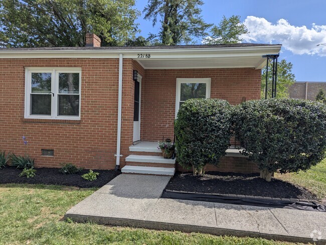 Building Photo - 2218 Wayne Ave