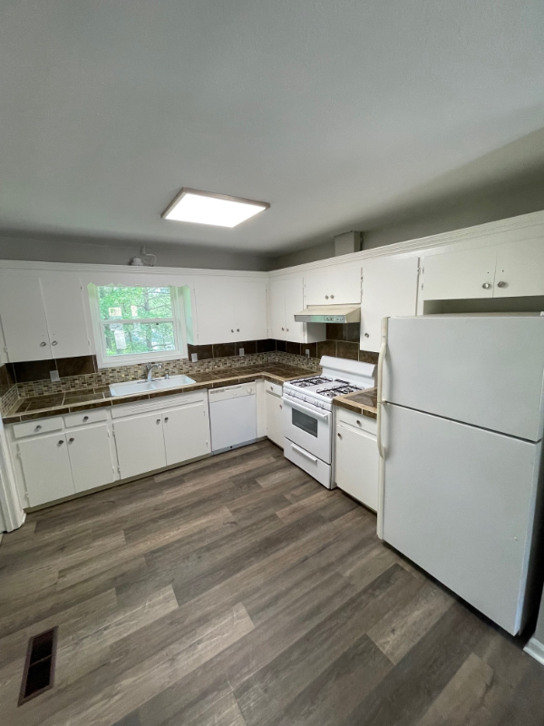 Foto del edificio - 12411 Cantrell Rd