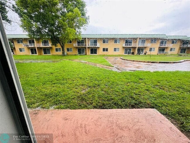 Foto del edificio - 505 NW 177th St