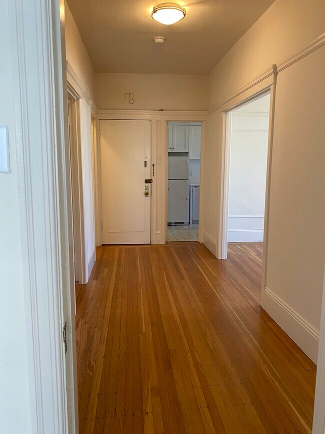 Foyer - 180 4th Ave