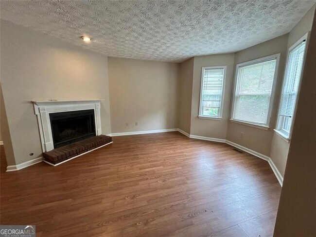 Building Photo - 1009 Kennesborough Rd NW