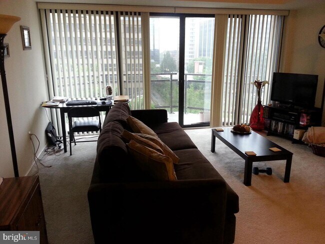 Foto del edificio - 1530 Key Blvd
