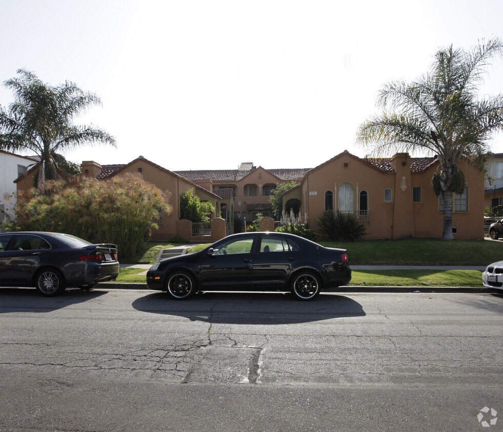 Building Photo - 832-840 1/2 N Alta Vista Blvd