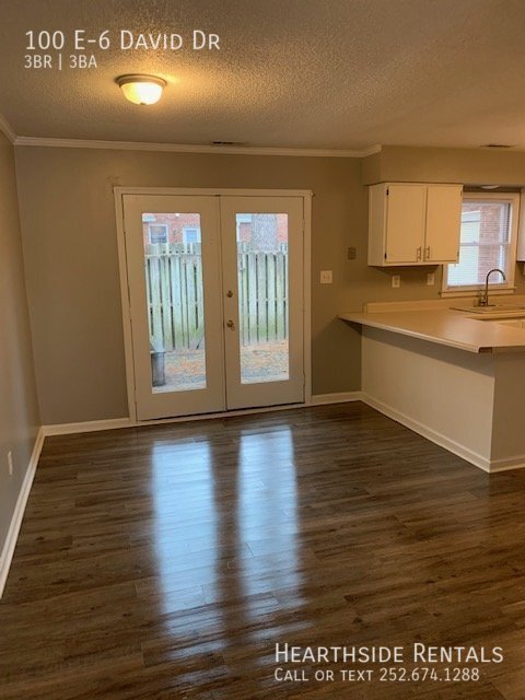 Building Photo - 3 Bed 2.5 Bath in Twin Oaks
