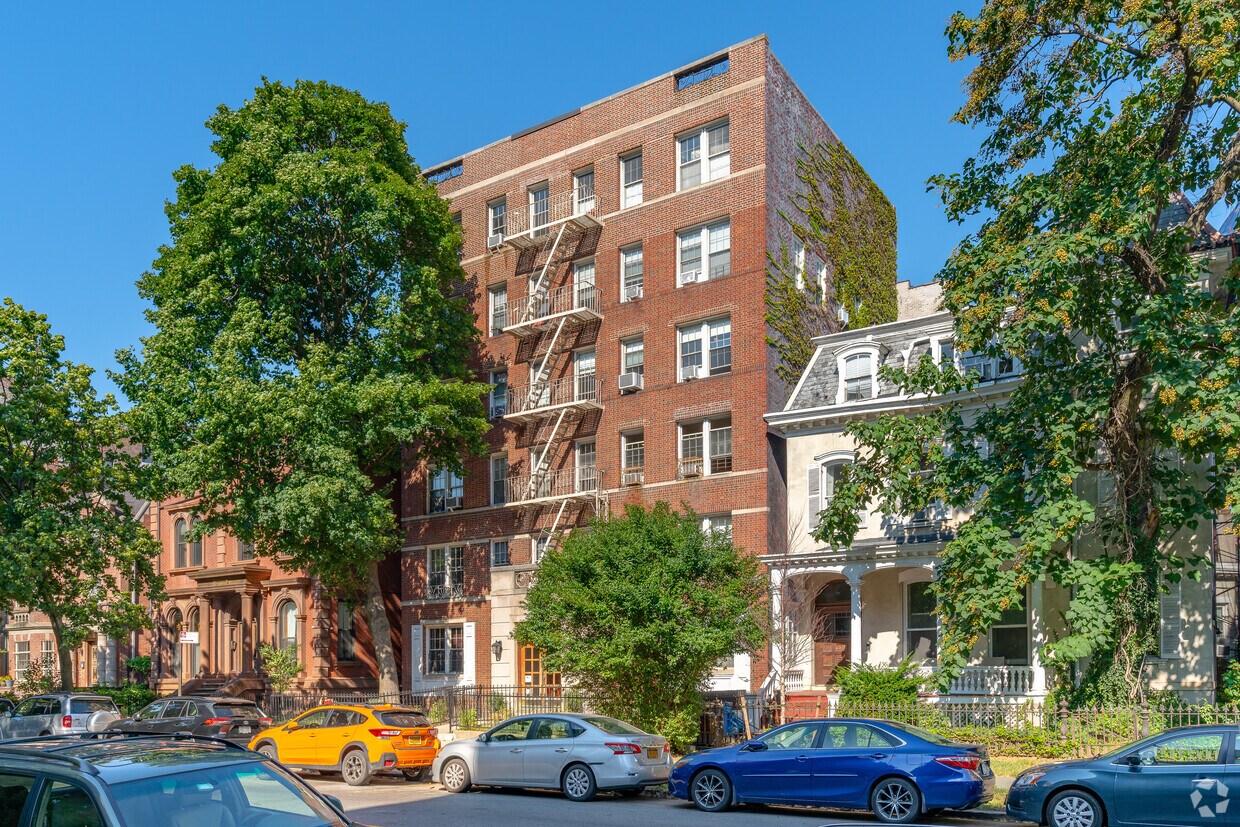 Foto principal - 451 Clinton Ave