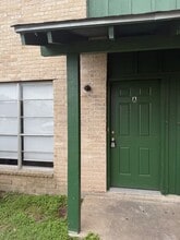 Building Photo - 121 Regency Ave
