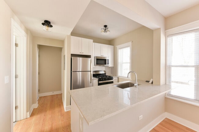 Building Photo - 3549 W Berteau Ave