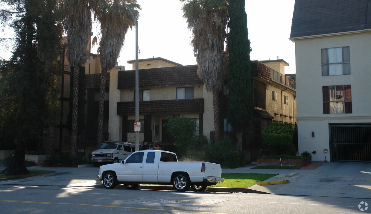 Building Photo - 226 S La Fayette Park Pl