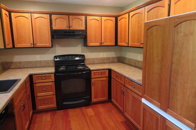 Building Photo - Secluded Lake Oswego Condo at Mountainside...