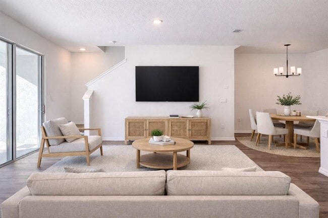 Building Photo - 2649 Olympic Ct