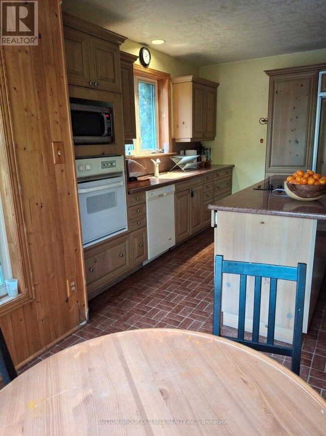 Photo du bâtiment - 60 Harborn Rd