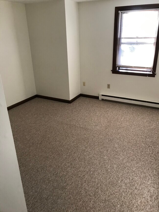 Building Photo - 10 Botka Dr