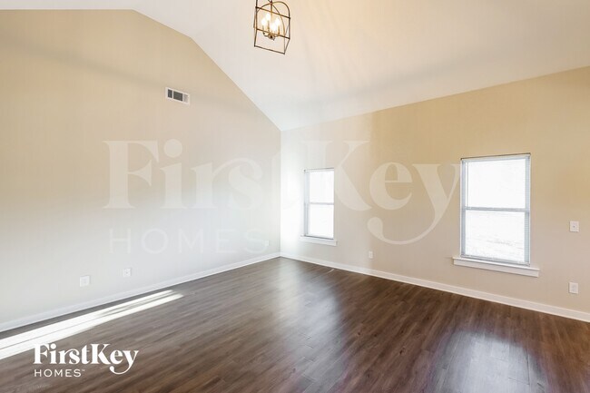 Foto del edificio - 170 Lakewood Ln