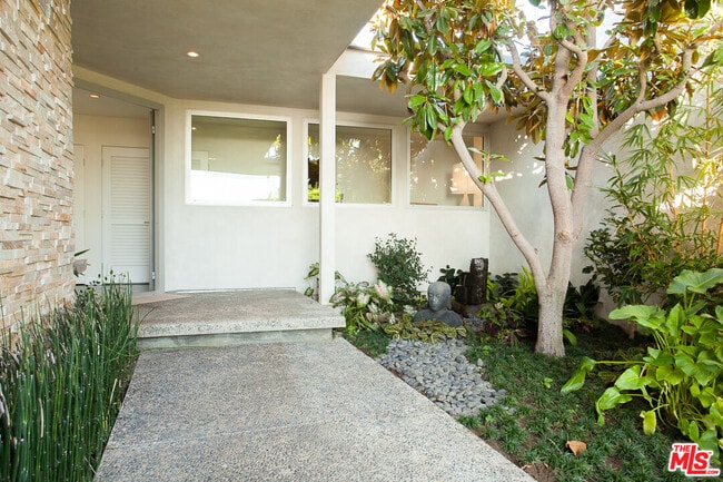 Foto del edificio - 1409 Lachman Ln