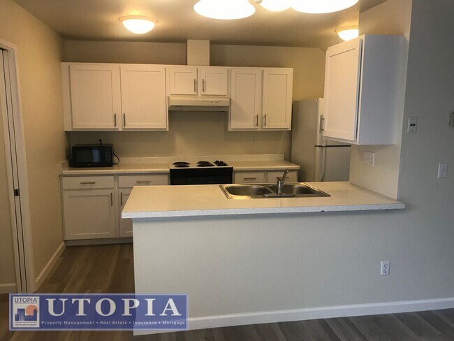 Foto del edificio - Charming and Conveniently Located Townhome...