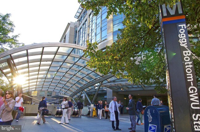 Foto del edificio - 700 New Hampshire Ave NW