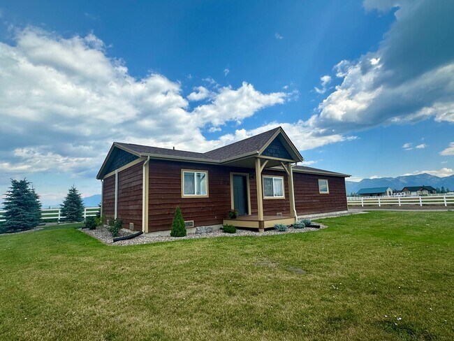 Building Photo - Charming Kalispell Home