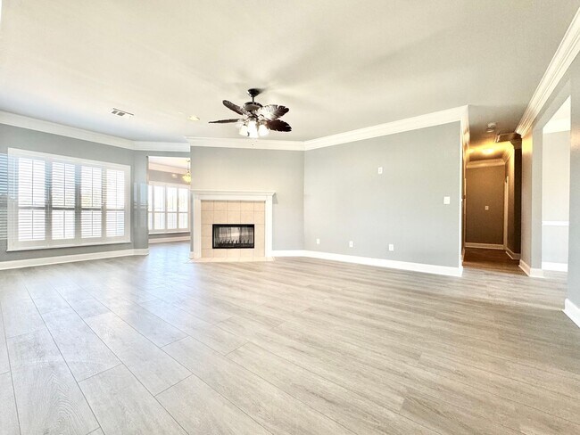 Foto del edificio - Spacious 4 Bed, 2.5 Bath Home in Gonzales - Expanded Kitchen, Fireplace, & Patio!