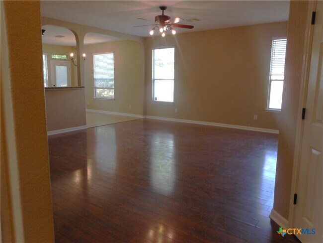 Foto del edificio - 2242 Lakeline Dr