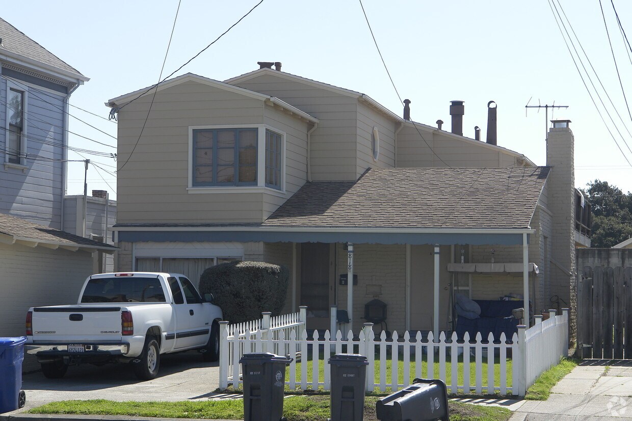Primary Photo - 818 Lincoln Ave