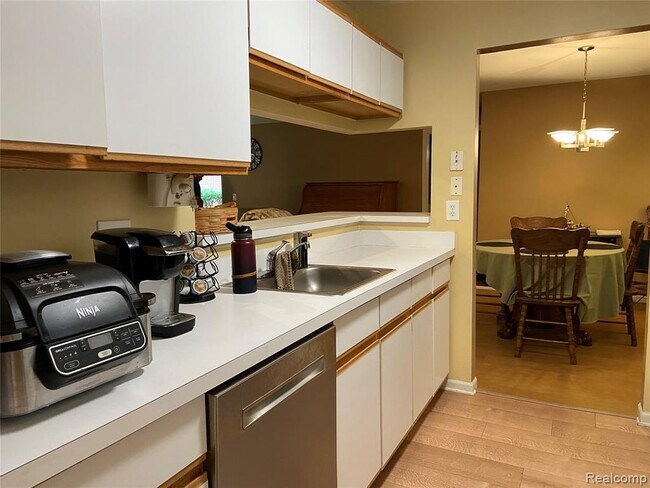 Building Photo - 56246 Troon N