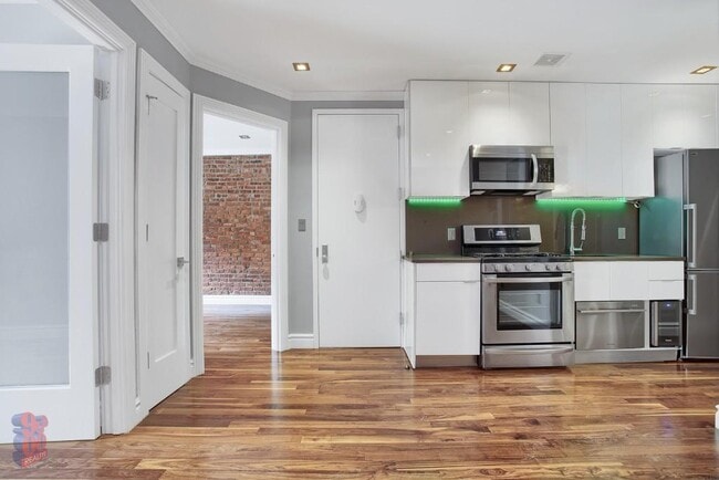 Building Photo - 939 Second Ave (49th & 50th), #2