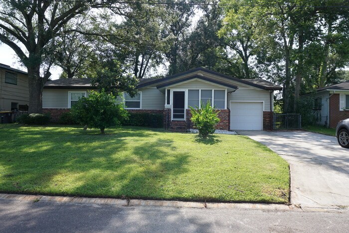 Foto principal - 5011 E Romilly Dr