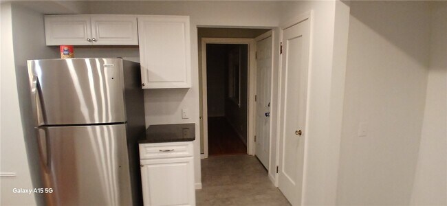 Building Photo - 183 Thorncliffe Dr