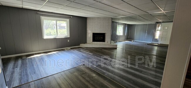 Foto del edificio - 855 Claver Ln
