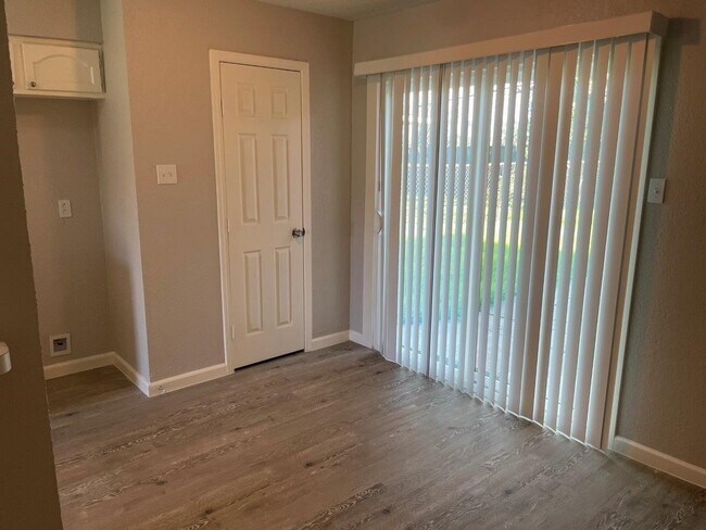 Foto del edificio - 4914 Fairgreen Ln