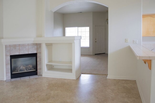 Foto del edificio - 3 bed 2 bath in Cimarron Wingfield Springs
