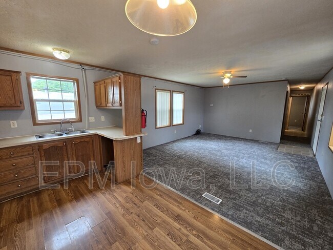 Building Photo - 700 W Ridgeway Ave