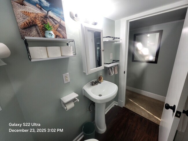 Baño - 200 N Fourth St