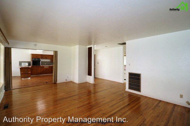 Building Photo - 3 br, 2 bath House - 1703 Ridge Dr.