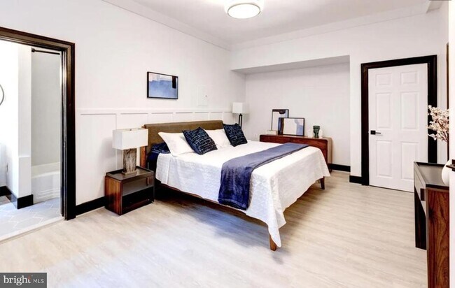 Foto del edificio - 1005 N Charles St