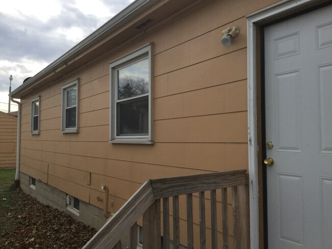 Building Photo - 3 bedroom Single Family