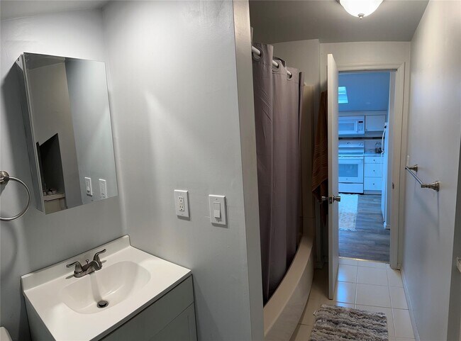 Building Photo - 18 Linden Pl