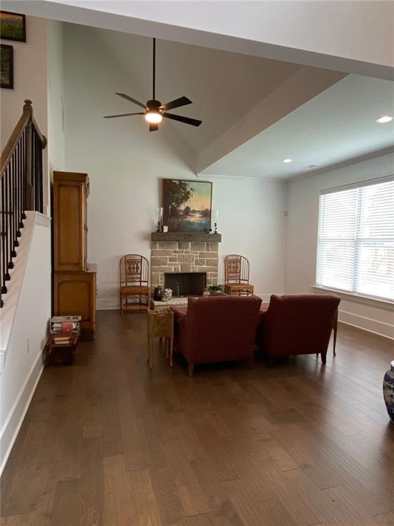 Building Photo - 352 Davis St