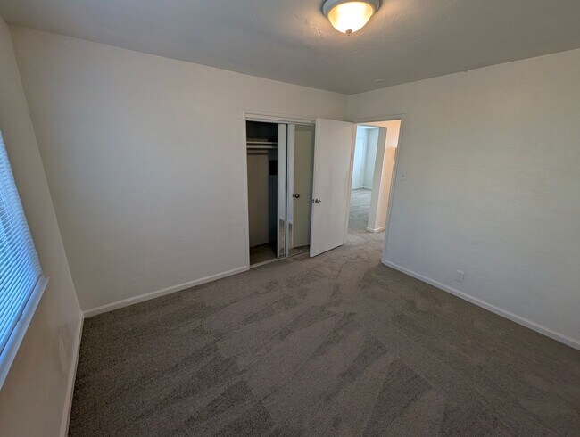 Foto del edificio - San Antonio Walk-Up 2/1 Available Now