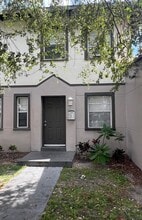 Building Photo - 2722 Poinsettia Ave