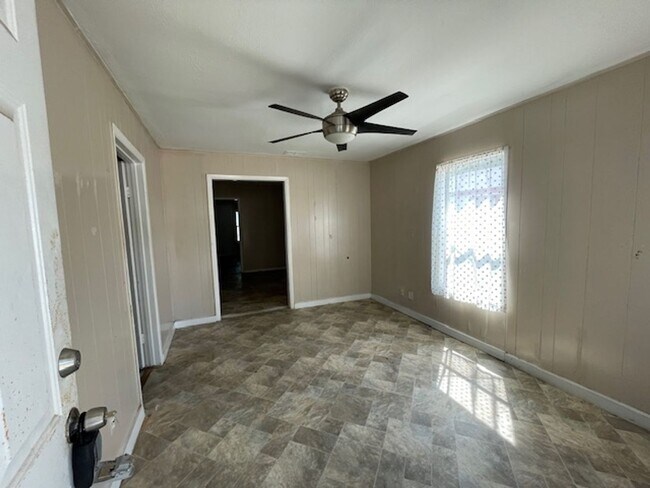 Foto del edificio - 3-Bedroom Home in Central City – Corpus Ch...