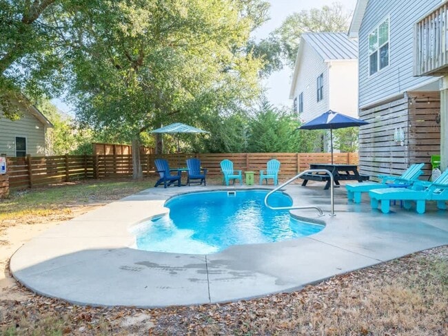 Building Photo - FURNISHED OFF-SEASON MONTHLY RENTAL