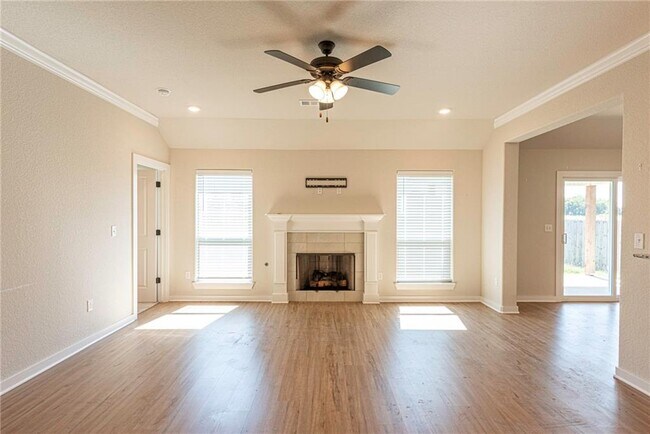 Building Photo - 721 Quartzite Ave