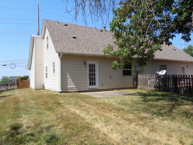 Building Photo - 2600 Sunflower St